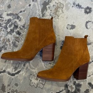 Marc Fisher LTD Alva pointy toe boot / brown suede / size 7.5